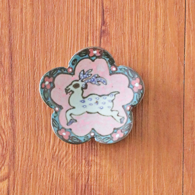 シカの花型小皿 真上から
