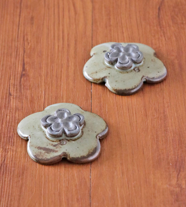 シカの花型小皿 裏側 底面