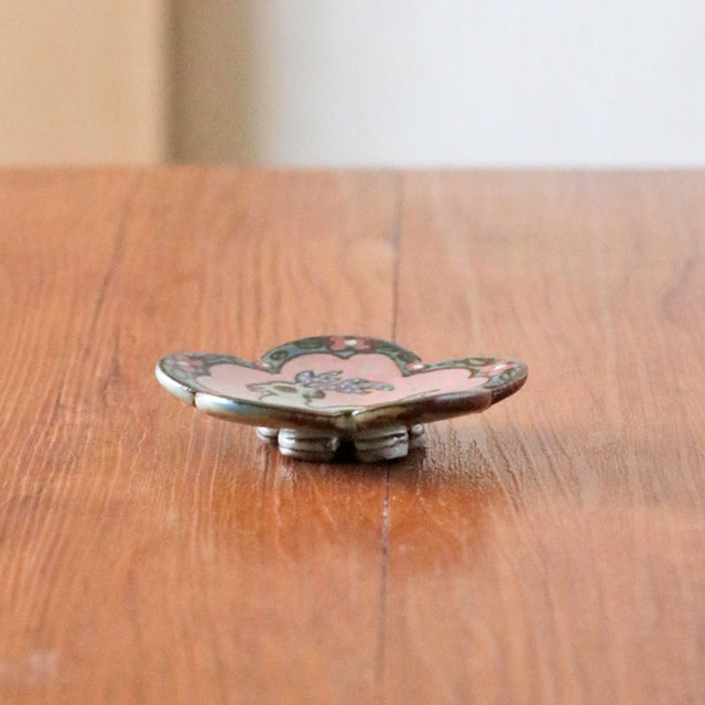 シカの花型小皿 側面