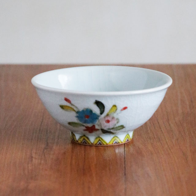 正面から見たお茶碗の絵柄