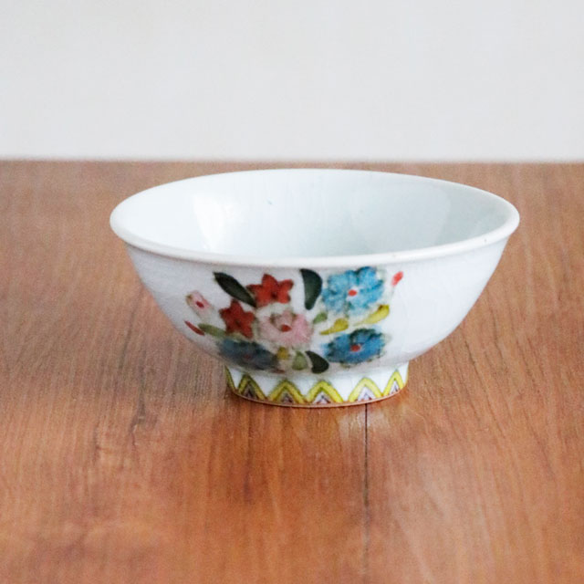 さらに別の角度から見たお茶碗の絵柄