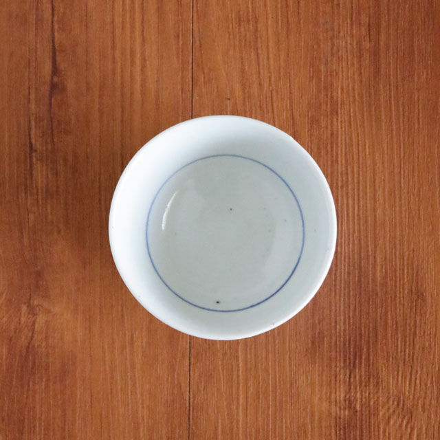 上から見た菊文の子供茶碗の内側