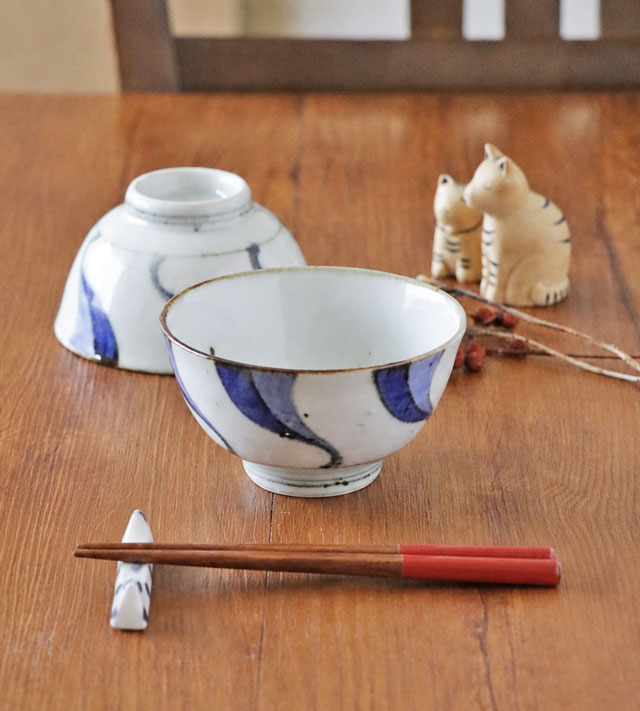食卓に並ぶねじり文の子供茶碗