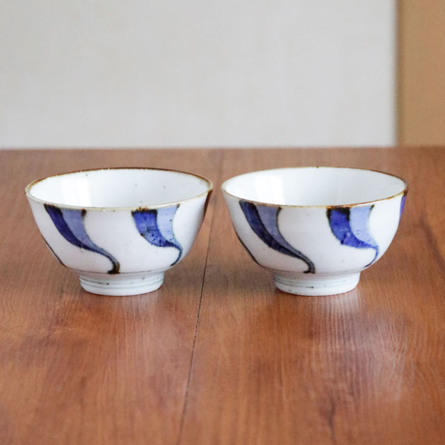 二つ並んだねじり文の子供茶碗