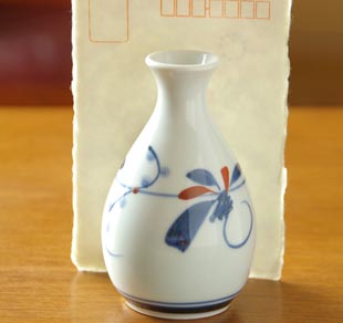 砥部焼・千山窯 上絵とんぼの徳利をはがきと比較して