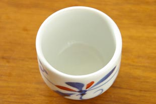 砥部焼・千山窯 上絵とんぼの盃を上から見て