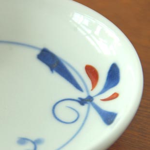 砥部焼・千山窯 上絵とんぼの小皿(4寸)の絵付け