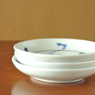 砥部焼・千山窯 上絵とんぼの小皿(4寸)を重ねて