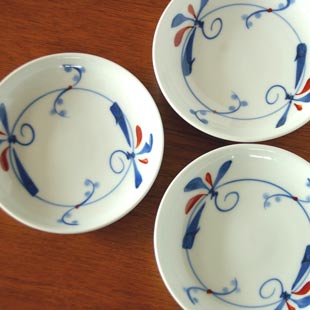 砥部焼・千山窯 上絵とんぼの小皿(4寸)の絵柄の比較
