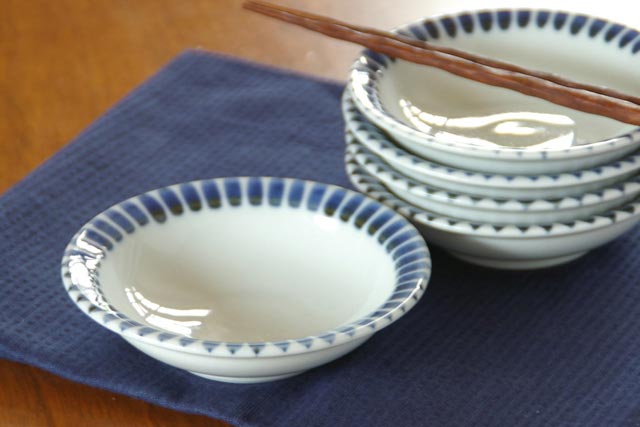 砥部焼・千山窯 ふちとくさの小皿