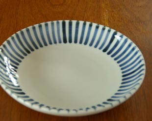 砥部焼 ふちとくさの丸皿(6,5寸)