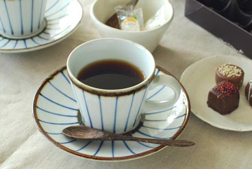 砥部焼 縁紅のコーヒーカップ