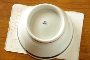 砥部焼・千山窯 ボーダー柄をはがきと比較