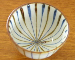 砥部焼・千山窯 とくさ柄の汁碗を上から見て