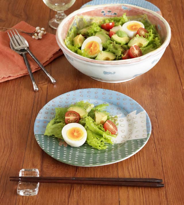 料理を盛ったどうぶつリム皿(ピンク・ウサギ)