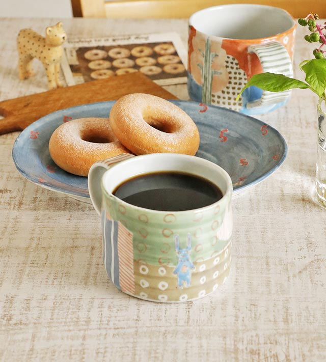 どうぶつマグ(ブルー・ウサギ)のあるお茶の時間
