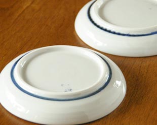 砥部焼・陶房遊 しだ紋の取皿の裏面