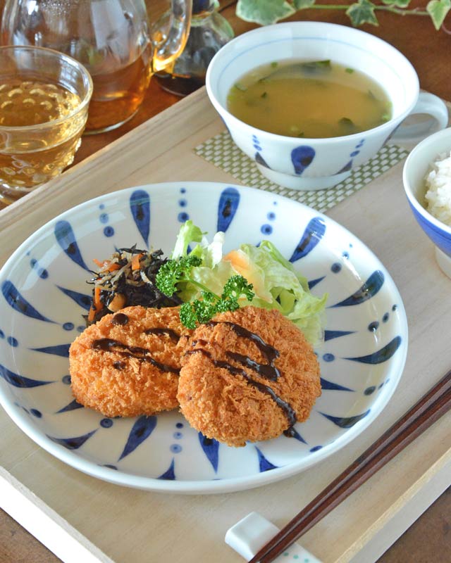 砥部焼・陶房遊 あまつぶの丸皿(7寸)にパスタを