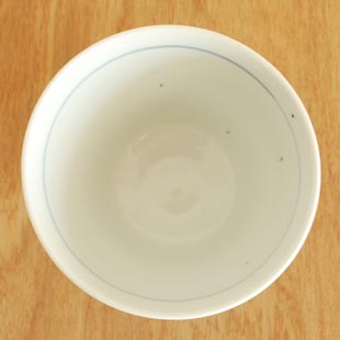 砥部焼・陶房遊　ブルーリーフの多用碗を上から見て