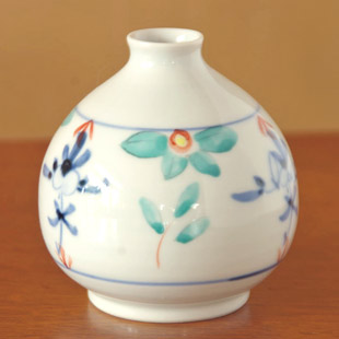 砥部焼・陶房遊 花ちらしのぷっくり花器を横から見て