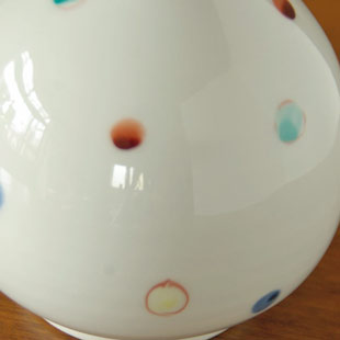 砥部焼・陶房遊 いろえ水玉のぷっくり花器の絵付け