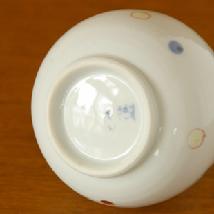 砥部焼・陶房遊 いろえ水玉のぷっくり花器の底面