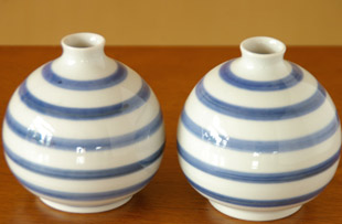 砥部焼・陶房遊 しましまのぷっくり花器を比較して
