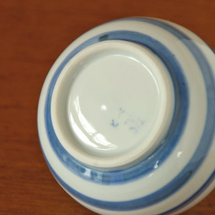 砥部焼・陶房遊 しましまのぷっくり花器の底面