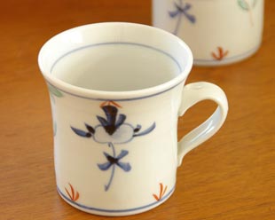 砥部焼 花ちらしのマグカップ