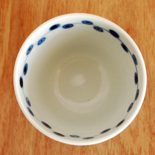 砥部焼・陶房遊 キノミナノのそばちょこを上から見て