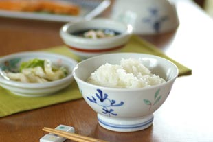 砥部焼・陶房遊 花ちらしの茶碗(大)