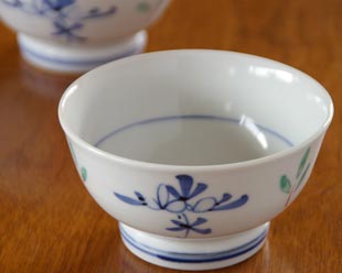 砥部焼 花ちらしの茶碗(小)