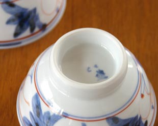 砥部焼・陶房遊　しだ紋の茶碗(小）の底面