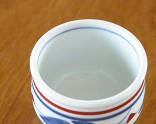 砥部焼・梅山窯 みつ葉の玉ぶち湯呑を上から見て