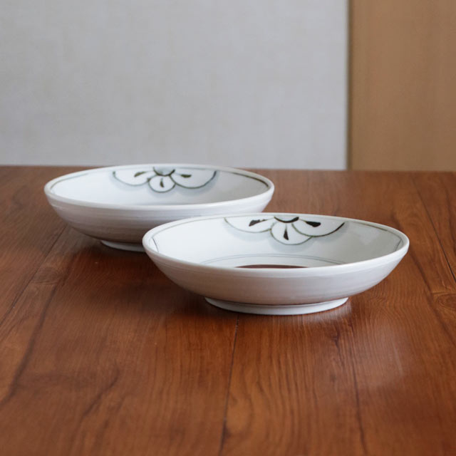 2客並べた横姿と立ち上がり