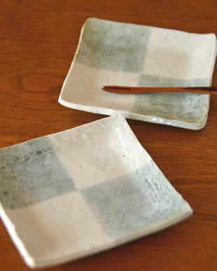 砥部焼・山中窯 市松模様の角銘々皿