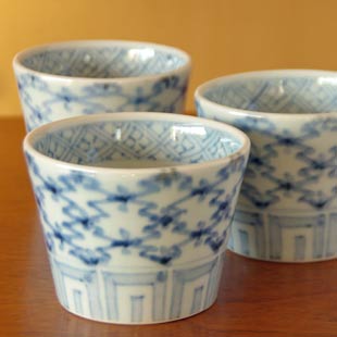 砥部焼・山中窯 菱紋のそばちょこ