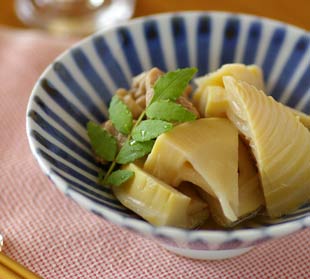 陽貴窯 麦わらの鉢に筍を